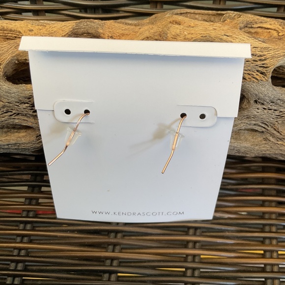 Kendra Scott Elle Gold Drop Earrings in Rose Quartz - Picture 3 of 3